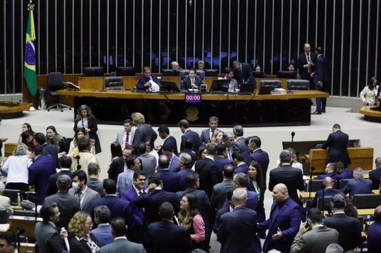 Diputados brasileños aprueban ley de igualdad salarial