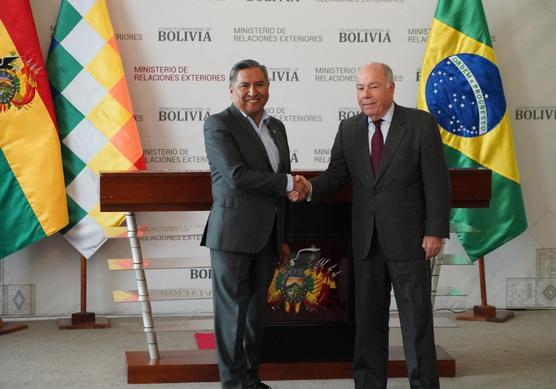 El canciller de Bolivia, Rogelio Mayta, y el ministro de Relaciones Exteriores Brasil, Mauro Vieira