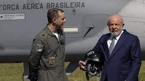 Lula da Silva, encabeza la inauguración de la línea de producción de cazabombarderos Gripen en el país, en Gavião Peixoto