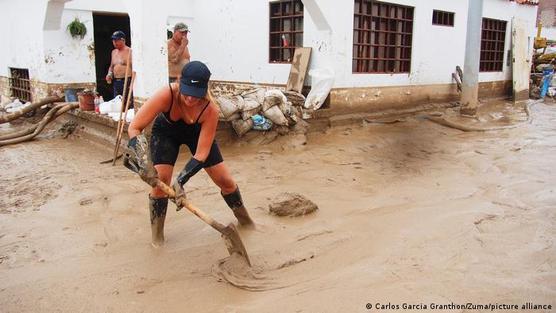 Inundación de barro y agua en Punta Hermosa, un sector de Lima