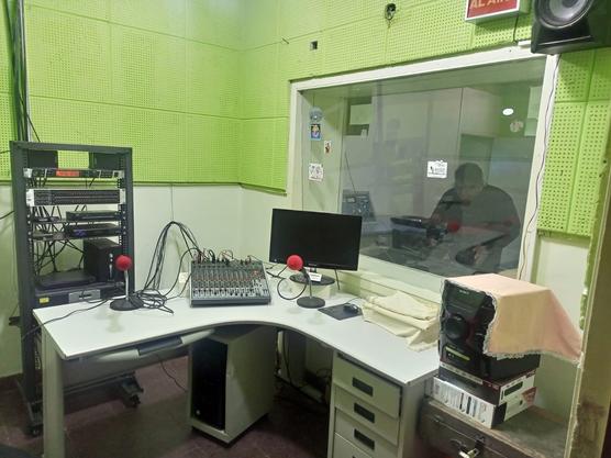 El estudio de la radioemisora emplazado en el municipio de Villazón. Foto: RPOs.