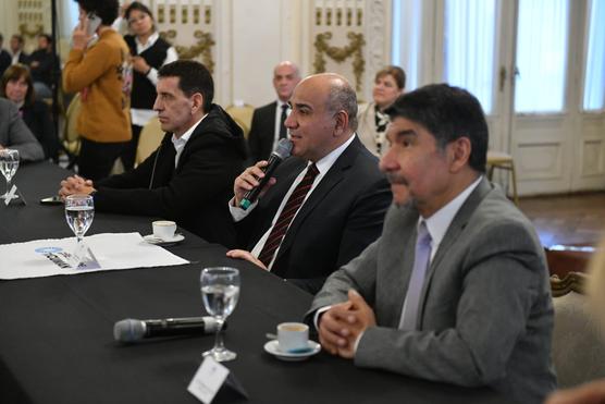 Vargas Aignasse, Manzur y Acevedo durante la apertura de los sobres