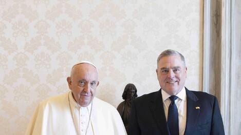 El papa Francisco junto al general estadounidense Mark Milley (foto: ANSA)