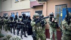 Militares en las afueras de la cárcel