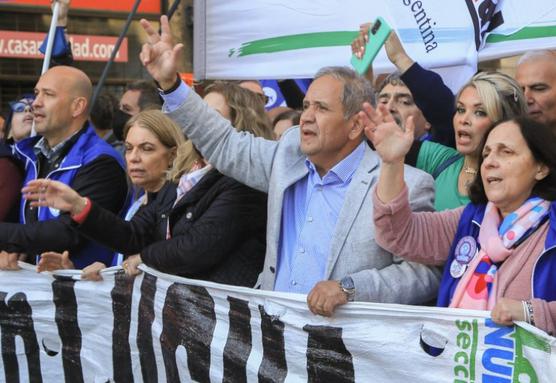 Santiago Palazzo, al frente de la movilización de la Asociación Bancaria.