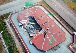 Vista aérea de la prisión de máxima seguridad La Roca que muestra un dron en el techo, en Guayaquil © STRINGER / AFP