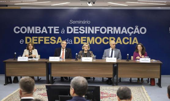 La educación mediática fortalece la democracia, dicen los expertos