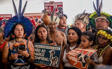 Originarios escucharon las teorías sobre el valor de las tierras