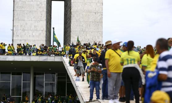 Los golpistas en plena acción