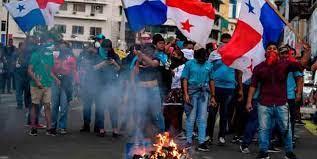 Marcha de protesta contra el contrato gubernamental con la compañía minera canadiense First Quantum Minerals Panamá