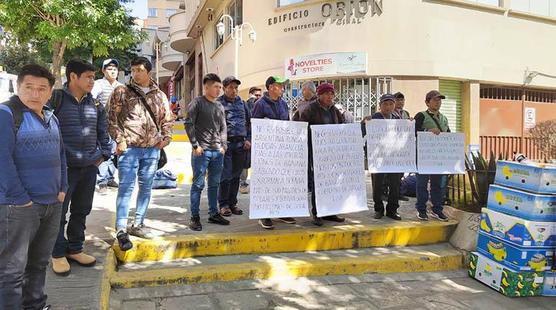 Protesta de los exportadores de banano en la Embajada de Argentina, la semana pasada. 