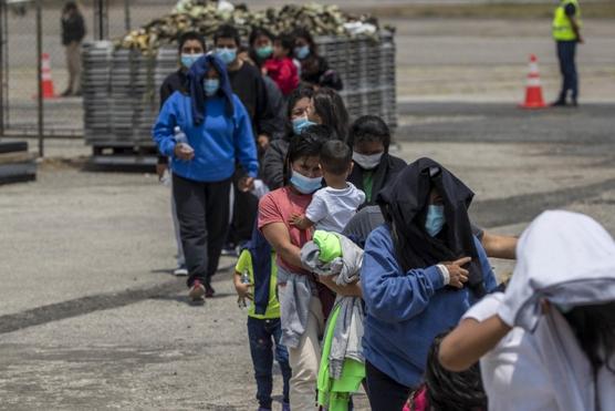 Migrantes irregulares serán expulsados de Perú