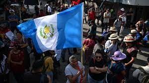 Manifestación de indígenas en Ciudad de Guatemala para reclamar la renuncia de la fiscal general - © Johan ORDÓÑEZ