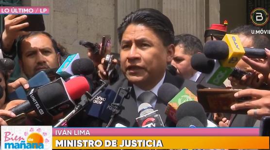 El ministro de Justicia Iván Lima hace el anuncio ayer lunes. Foto: Captura Bolivia Tv.