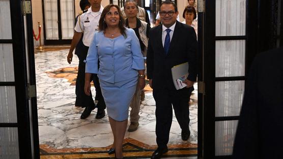 Boluarte junto a su primer ministro Otárola, se mantendrían en el poder hasta 2026. Foto: AFP