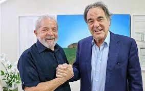 Lula y Stone se dan la mano