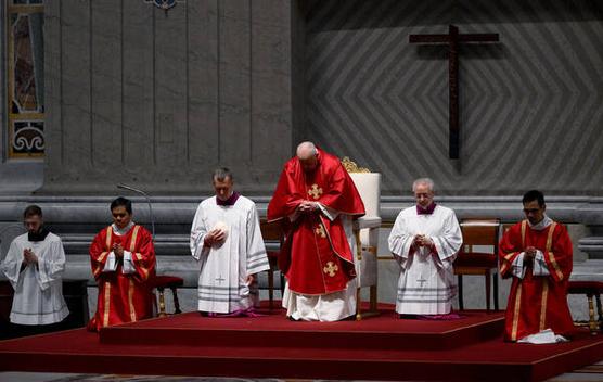 El Papa celebra la Pasión de Cristo en la Basílica de San Pedro (foto: ANSA)