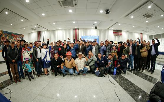 El presidente Luis Arce y los dirigentes de las organizaciones sociales. Foto: Comunicación Presidencial