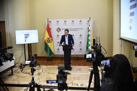 El ministro de Planificación del Desarrollo, Sergio Cusicanqui, en conferencia de prensa. - ABI