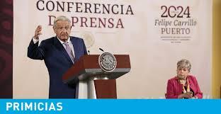 El presidente de México, Andrés Manuel López Obrador, y la canciller, Alicia Bárcena, hacen el anuncio - © ALFREDO ESTRELLA / AF