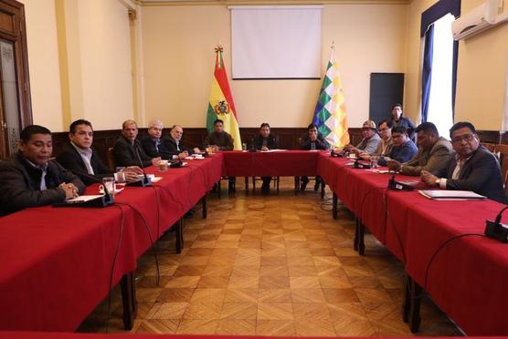 Reunión con legisladores