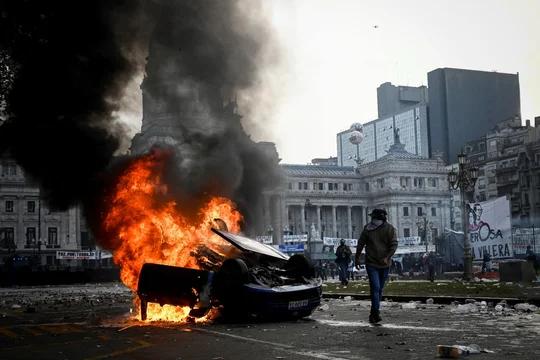 Incidentes en el Congreso Nacional. Foto NA: REUTERS/Mariana Nedelcu