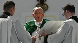  Francisco oficia una misa dominical en la plaza de la Unidad de Trieste - © Andreas Solaro AFP