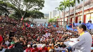 Maduro frente a una multitud que se movilizó en su apoyo