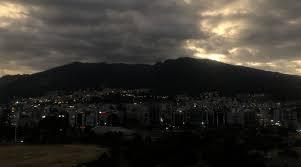 Fotografía de archivo de Quito (Ecuador), donde se ha sentido el impacto de los apagones. EFE/ Fernando Gimeno