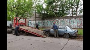 Suben al auxilio municipal el primer auto abandonado