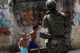 Operativos policiales diarios en favelas cariocas