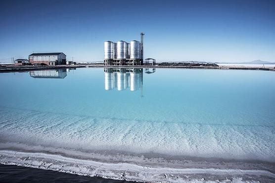 Planta industrial de litio en el Salar de Uyuni. Foto: ABI