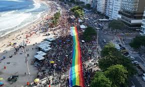 La marcha del orgullo de ayer domingo en playa de Copacabana, Río de Janeiro (Brasil). EFE/ Antonio Lacerda