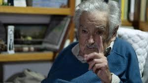  Mujica durante una entrevista con la AFP en su casa en las afueras de Montevideo  © Eitan ABRAMOVICH / AFP 