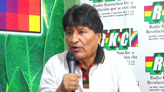 Evo Morales durante su programa dominical en radio Kawsachun Coca