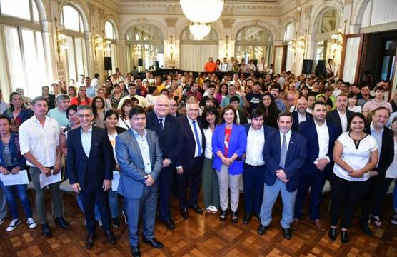 Jaldo con los emprendedores y su gabinete