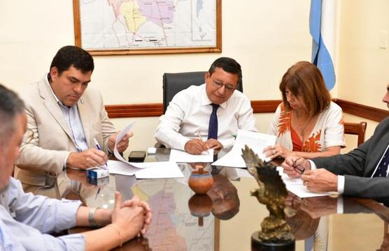 Nazur, Monteros y Montaldo firmando el convenio